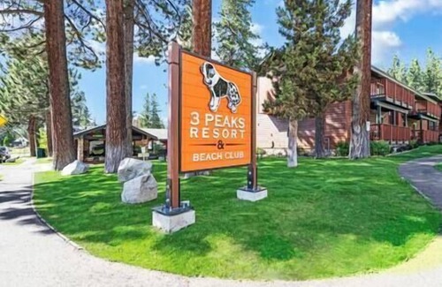 South Lake Tahoe House | This spacious 2 bedroom townhouse in South Lake Tahoe features a king bed