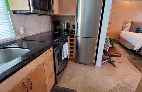 South Mission Beach Apartment | This studio is a 0 bedroom(s), 1 bathrooms, located in San Diego, CA.