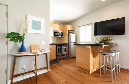 South Mission Beach Apartment | This studio is a 0 bedroom(s), 1 bathrooms, located in San Diego, CA.