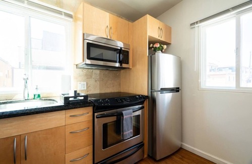 South Mission Beach Apartment | This studio is a 0 bedroom(s), 1 bathrooms, located in San Diego, CA.