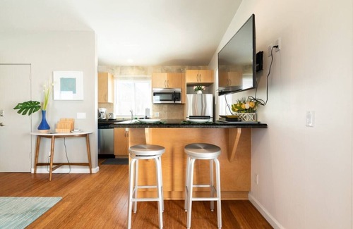 South Mission Beach Apartment | This studio is a 0 bedroom(s), 1 bathrooms, located in San Diego, CA.