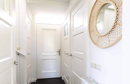 Egmond aan den Hoef Apartment | This stunning holiday home lets you enjoy everything that Egmond aan den Hoef has to offer: sea, beach, forest, dunes and the picturesque surrounding villages & towns.