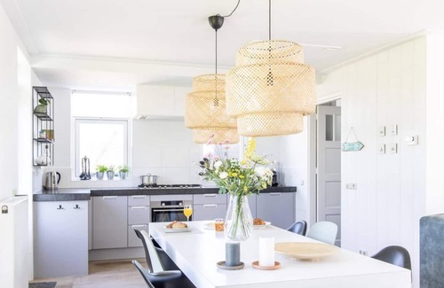 Egmond aan den Hoef Apartment | This stunning holiday home lets you enjoy everything that Egmond aan den Hoef has to offer: sea, beach, forest, dunes and the picturesque surrounding villages & towns.