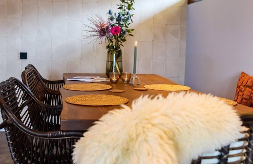 Egmond aan den Hoef House | This stunning holiday home lets you enjoy everything that Egmond aan den Hoef has to offer: sea, beach, forest, dunes and the picturesque surrounding villages & towns.