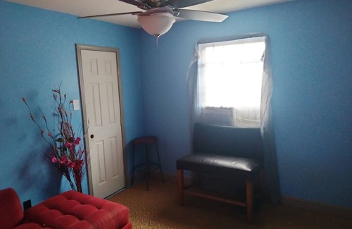 Marrero House | This stylish space has a hometown vibe w/inexpensive transport to downtown NOLA