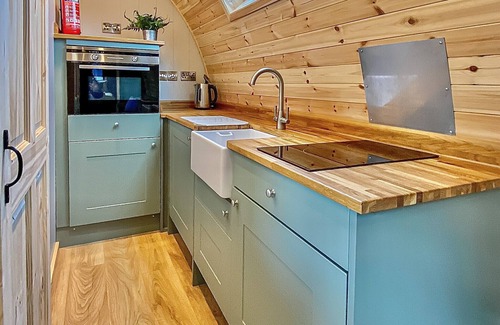 Alford Cottage | This Superior Couples Pod elevates your outdoor escapades to a whole new level of indulgence.