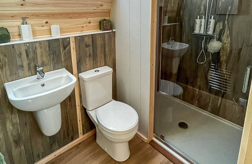 Alford Cottage | This Superior Couples Pod elevates your outdoor escapades to a whole new level of indulgence.