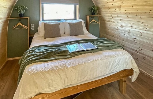 Alford Cottage | This Superior Couples Pod elevates your outdoor escapades to a whole new level of indulgence.