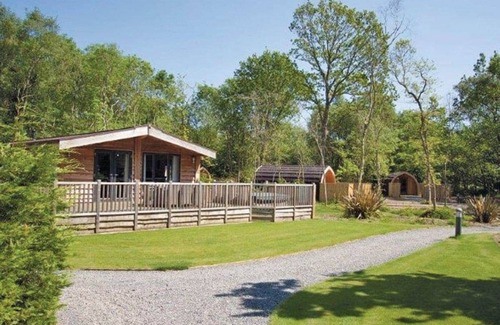 Alford Cottage | This Superior Couples Pod elevates your outdoor escapades to a whole new level of indulgence.