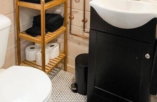Chester Apartment | This tiny house is a 1 bedroom(s), 1 bathrooms, located in Chester, VT.