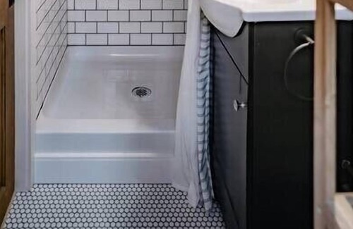 Chester Apartment | This tiny house is a 1 bedroom(s), 1 bathrooms, located in Chester, VT.