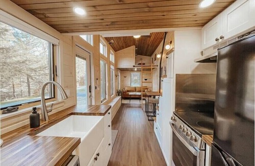 Chester Apartment | This tiny house is a 1 bedroom(s), 1 bathrooms, located in Chester, VT.