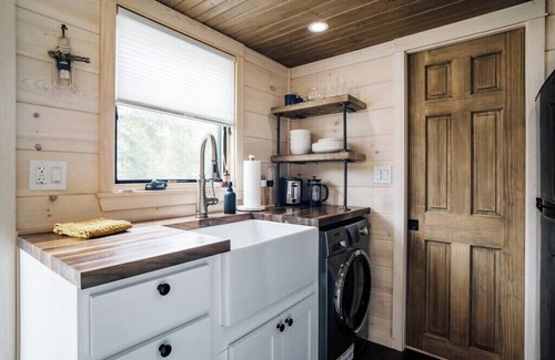 Chester Apartment | This tiny house is a 1 bedroom(s), 1 bathrooms, located in Chester, VT.