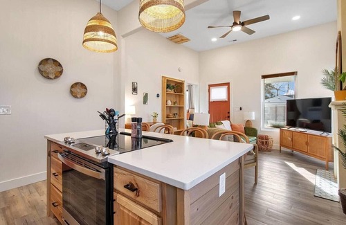 Wichita House | This townhouse is a 1 bedroom(s), 1 bathrooms, located in Wichita, KS.