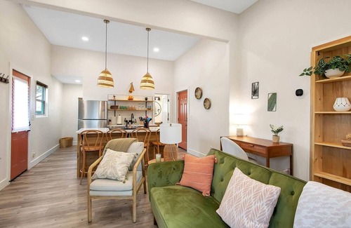 Wichita House | This townhouse is a 1 bedroom(s), 1 bathrooms, located in Wichita, KS.