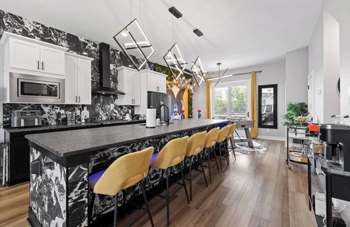 Chattanooga House | This townhouse is a 5 bedroom(s), 5.5 bathrooms, located in Chattanooga, TN.