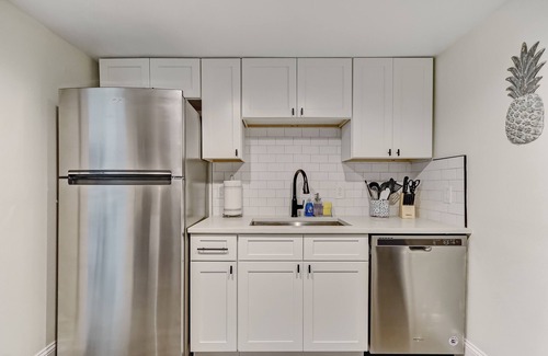 Lakeshore South House | This townhouse is a 1 bedroom(s), 1 bathrooms, located in Jacksonville, FL.