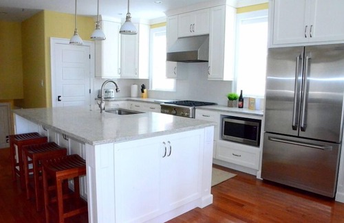 North End Condo | This unit consists of 5 beautifully furnished bedrooms, 3.5 bathrooms, a laundry room/pantry and stainless steel appliances.