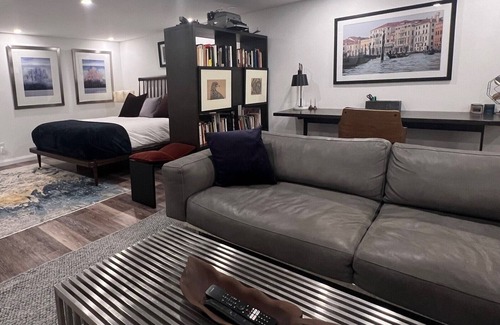 Dovercourt Park Apartment | This unit is close to the subway and a short walk to the Ossington Ave strip.
