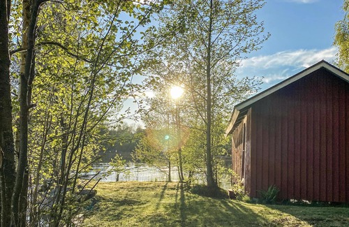 Ostra Amtervik House | This vacation home right on Lake Visten will delight any angler