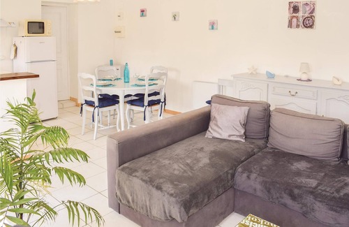 La Cambe House | This vacation property at the end of a quiet cul-de-sac welcomes you in a hamlet away from the touri