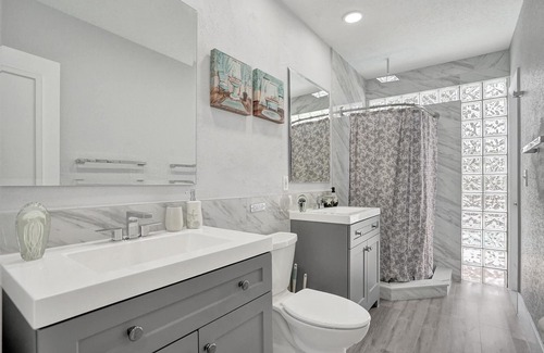 South Corals Villa | This villa is a 4 bedroom(s), 2 bathrooms, located in Oakland Park, FL.