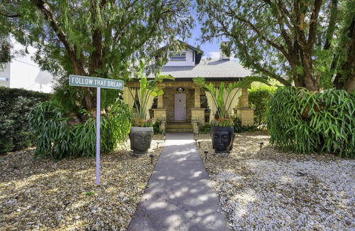 East Little Havana Villa | This villa is a 5 bedroom(s), 3 bathrooms, located in Miami, FL.