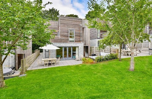 Talland House | This wonderfully light open-design, pet friendly house overlooks the charming natural pool and is cl