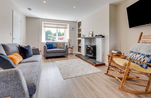 Boncath House | Thorn Villa - Three Bedroom House, Sleeps 6