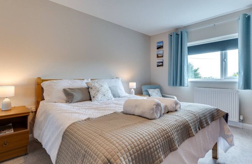 Boncath House | Thorn Villa - Three Bedroom House, Sleeps 6