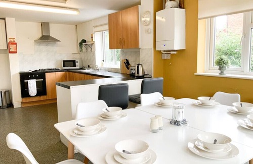 Shirley House | Thornbury House - A large house that sleep up to 15 Guests with free parking on the driveway.