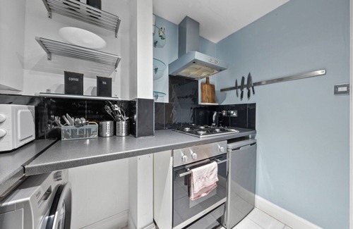 Leith Apartment | Thorntree 2 Bedroom Apartment with Sofa Bed - Edinburgh