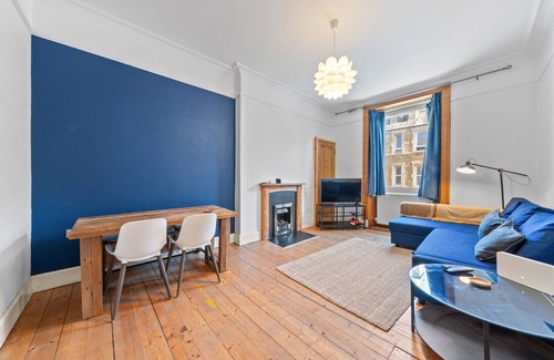 Leith Apartment | Thorntree 2 Bedroom Apartment with Sofa Bed - Edinburgh