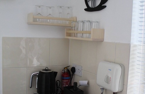 Runnymede Apartment | Thorpe Park Studio | Self-Contained + Parking