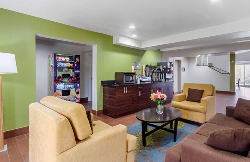Temple Terrace House | Thoughtfully Furnished Room for a Comfortable Stay