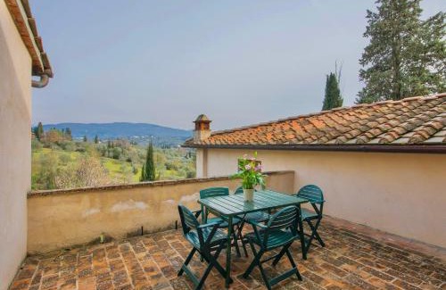 Grassina Apartment | THR-Apartment with 3 bedrooms, 7 beds, 3 bathrooms, air conditioning and private outdoor space in a residence with swimming pool not far from Florence