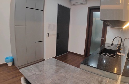Bukit Indah House | THR1 Cozy Studio with Netflix SKYTREES