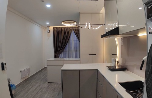 Bukit Indah House | THR1 Cozy Studio with Netflix SKYTREES