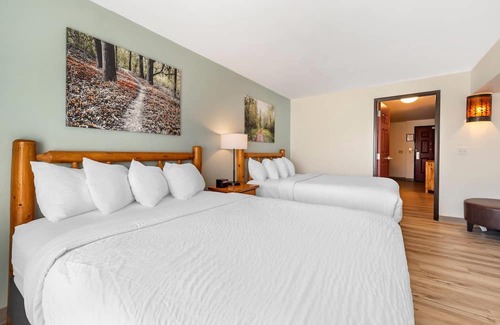 Warrens Resort | Three Bears Waterpark Resort Near Tomah, Ascend Collection Hotel