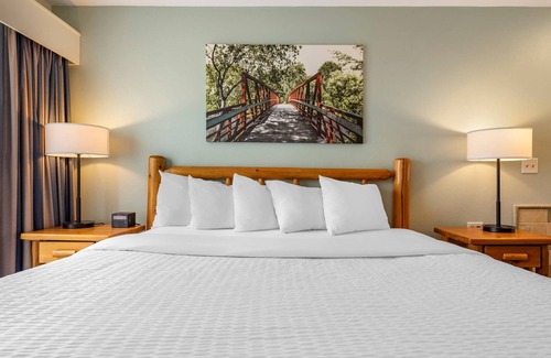 Warrens Resort | Three Bears Waterpark Resort Near Tomah, Ascend Collection Hotel