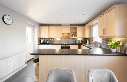 Colchester House | Three Bed 2.5 Bath Detached House
