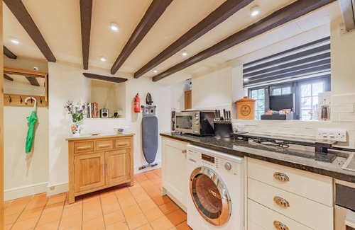 Longborough Cottage | Three bed Cotswold holiday cottage near Stow-on-the-Wold - Spa Changing Rooms
