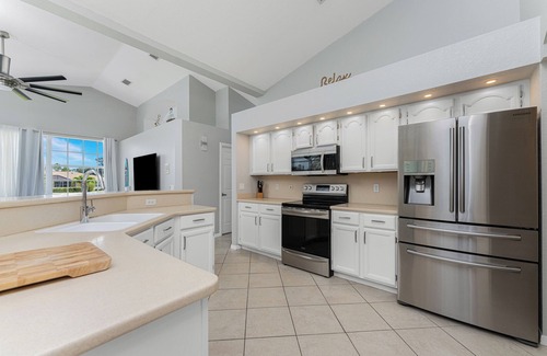 Broadmoor House | Three bedroom, 2 bathroom Pool home overlooking a canal in Rotonda West.