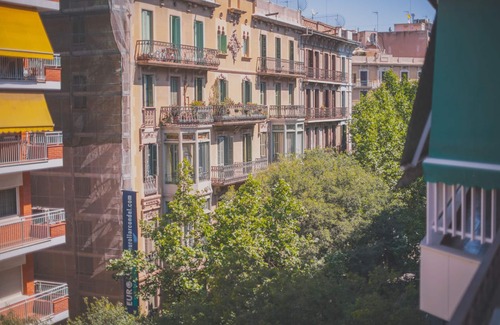 Esquerra de l'Eixample Apartment | Three Bedroom Apartment Calle Diputació YouStylish