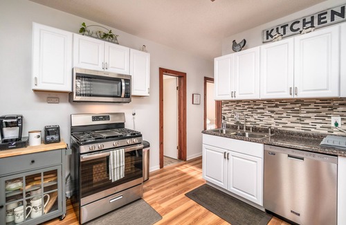 Buffalo Apartment | Three bedroom apartment in Buffalo & Niagara region 🌊