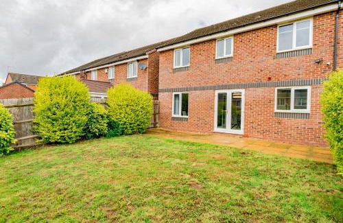 Birmingham Apartment | Three Bedroom Birmingham Stay Free Parking Perfect for Families Travellers Professionals M6