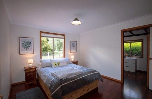 Peerabeelup Cottage | Three Bedroom Cottage - Sleeps 8 - Self contained 3 Bedroom Cottage 1 King, 1 Queen and 2 Bunks