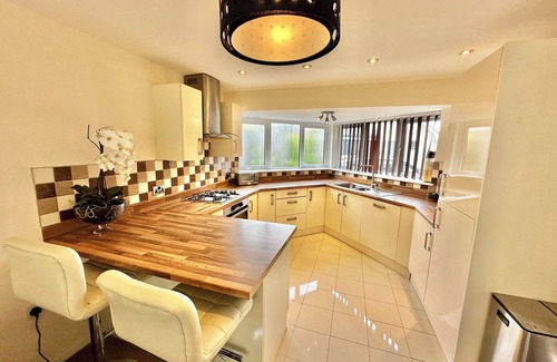 Bournemouth House | Three Bedroom Detached Home with Parking, Quiet location, Short Drive to Beach!
