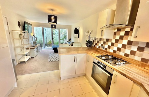 Bournemouth House | Three Bedroom Detached Home with Parking, Quiet location, Short Drive to Beach!