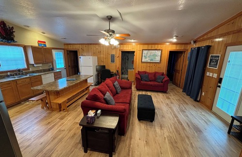 Big Creek Boat Rental | Three Bedroom FLOATING Home @Froggies/Whitman Hollow Marina.